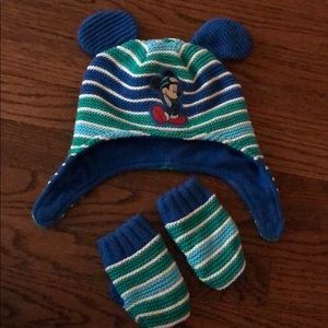 Fleece Mickey Mouse winter hat and gloves set